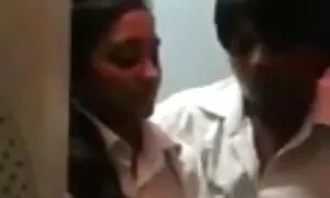 শ্যামাঙ্গিণী, 40 বছর বয়সী একজন নারী নিচে তার গলা বিশাল মোরগ বাংলা চুদা চুদি x পায়রা